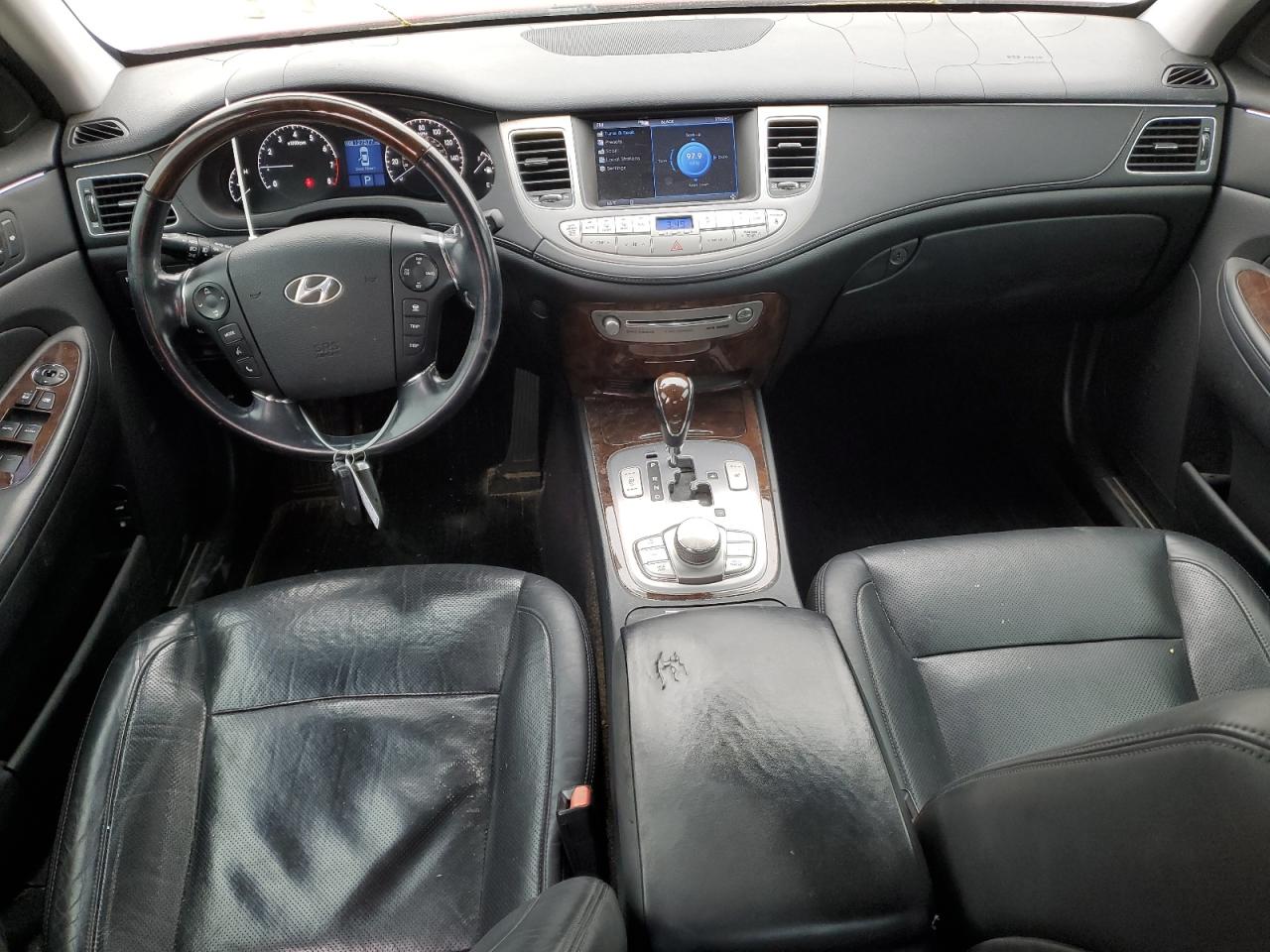 2010 Hyundai Genesis - Image 8