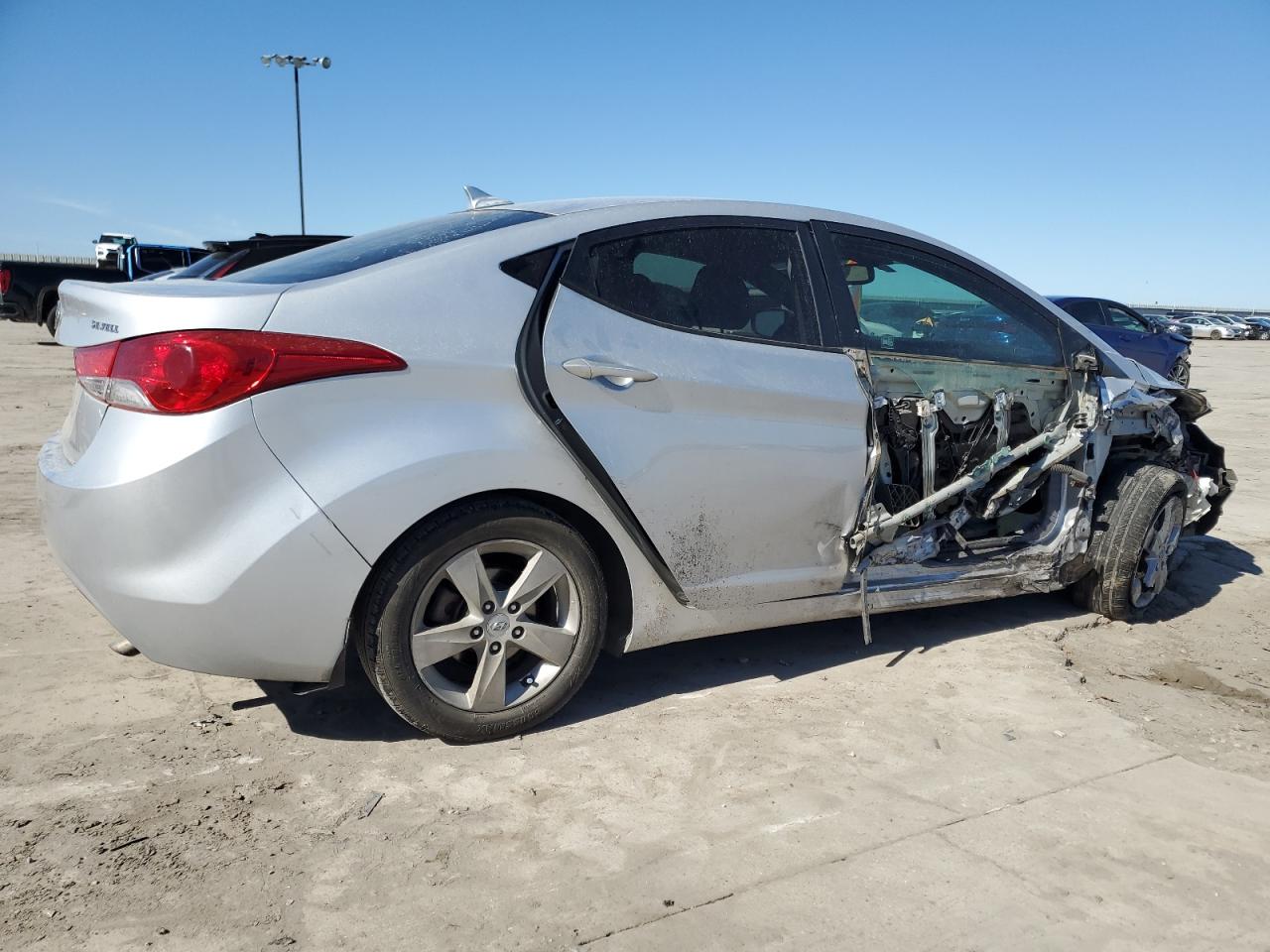 2013 Hyundai Elantra - Image 3