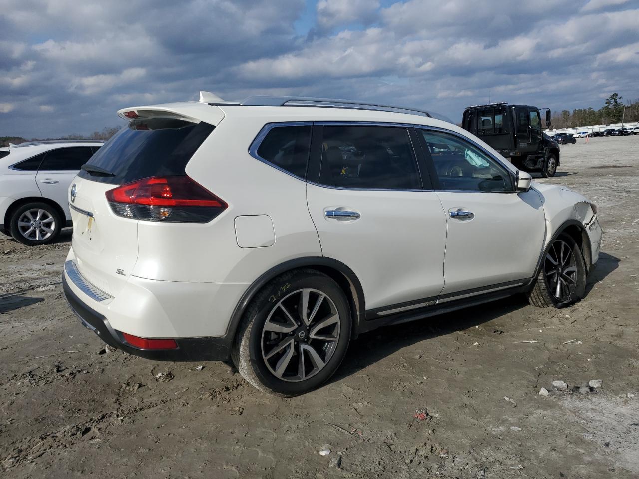 2018 Nissan Rogue - Image 3