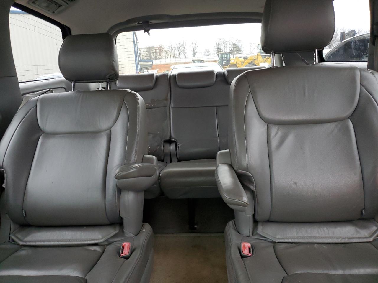 2004 Toyota Sienna - Image 10