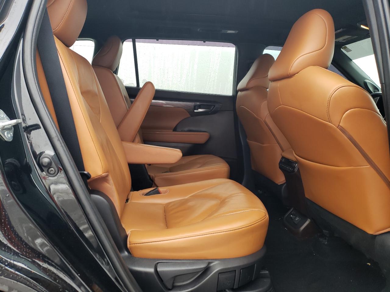 2021 Toyota Highlander - Image 11