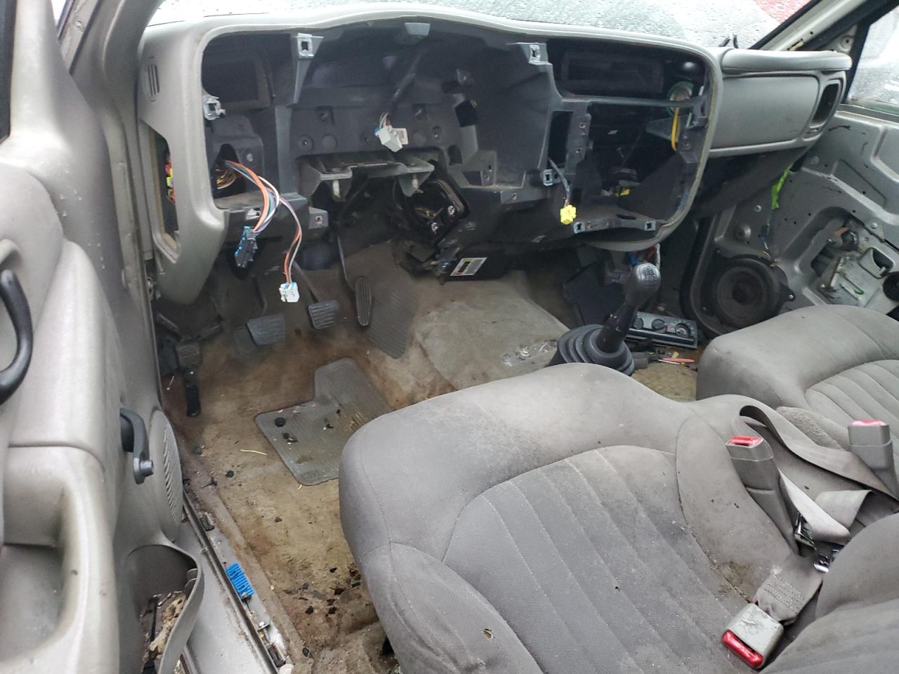 2003 Chevrolet S-10 Pickup - Image 8