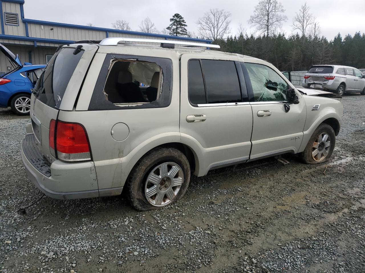 2003 Lincoln Aviator - Image 3