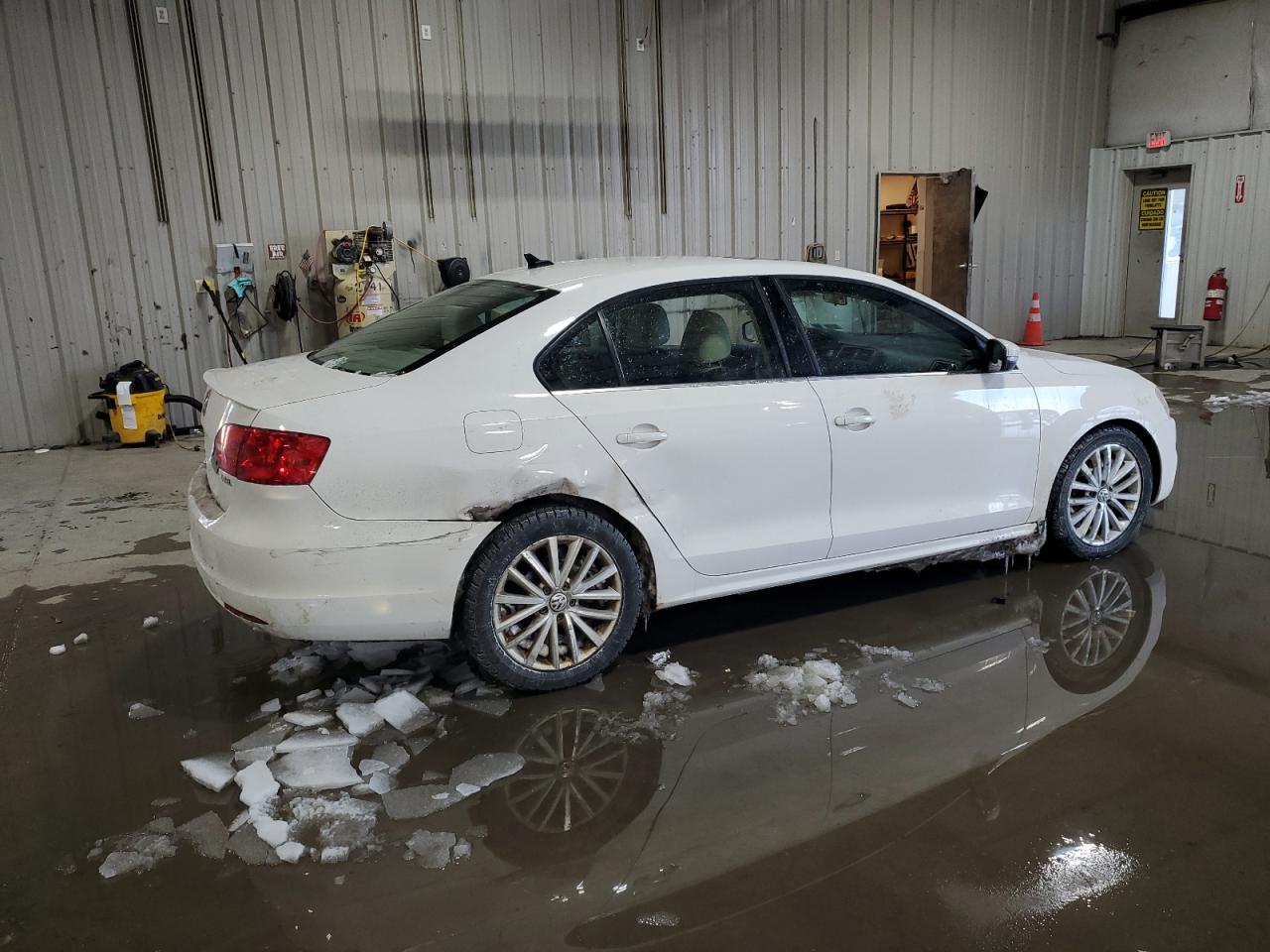 2014 Volkswagen Jetta - Image 3