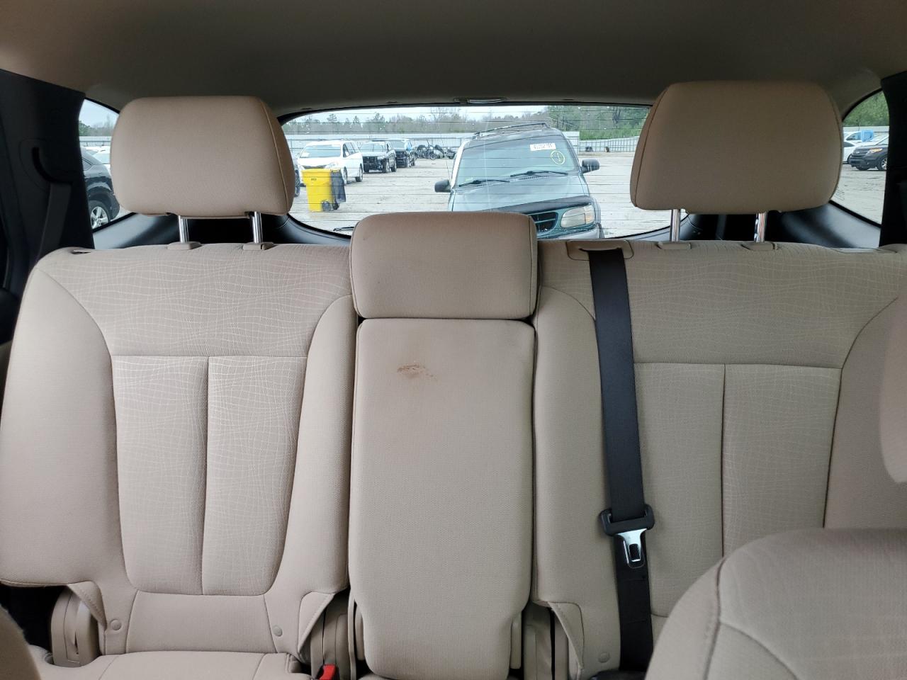 2010 Hyundai Santa Fe - Image 10
