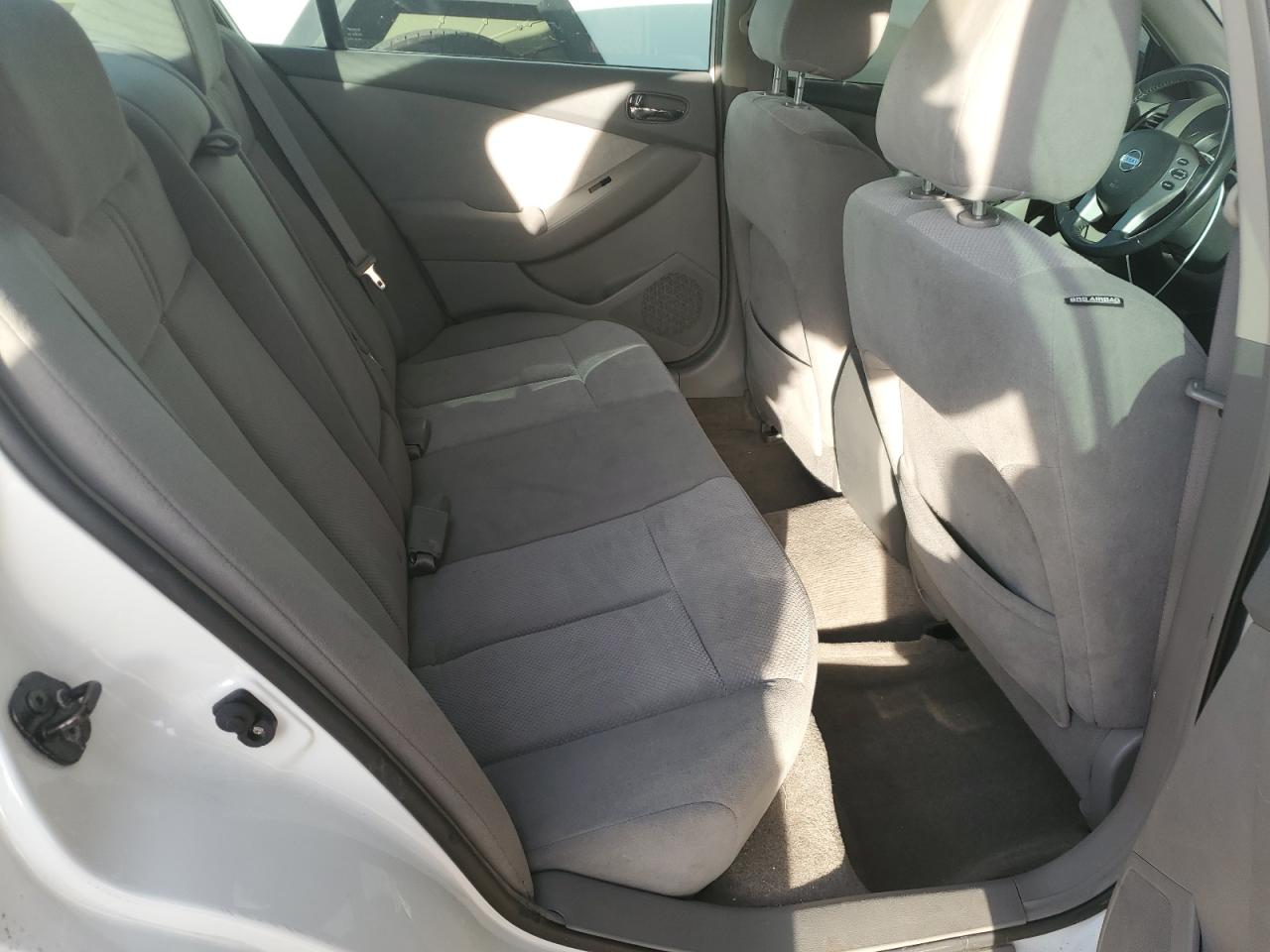 2009 Nissan Altima - Image 10