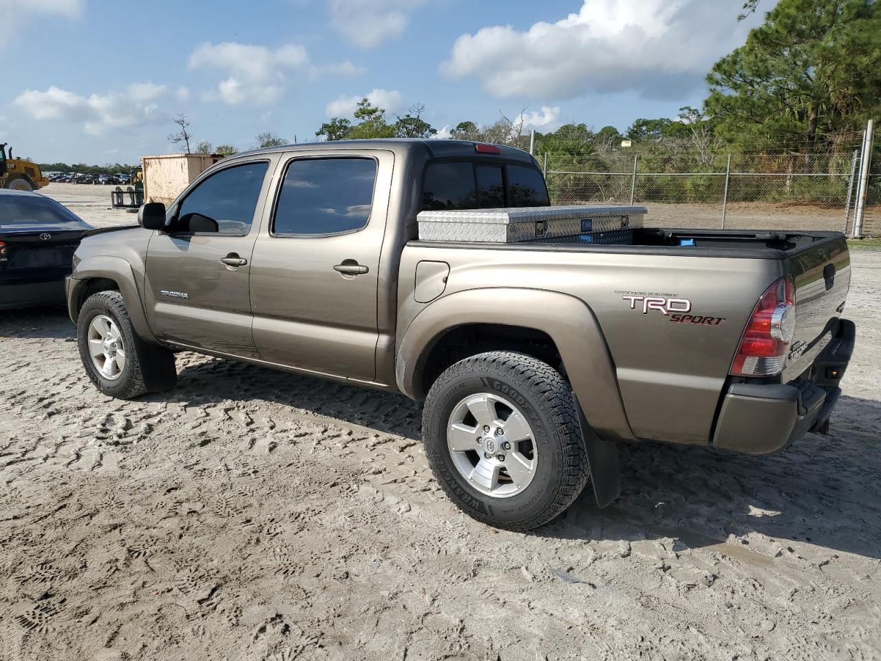2011 Toyota Tacoma - Image 2