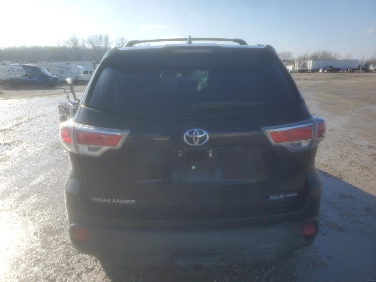 2015 Toyota Highlander - Image 6