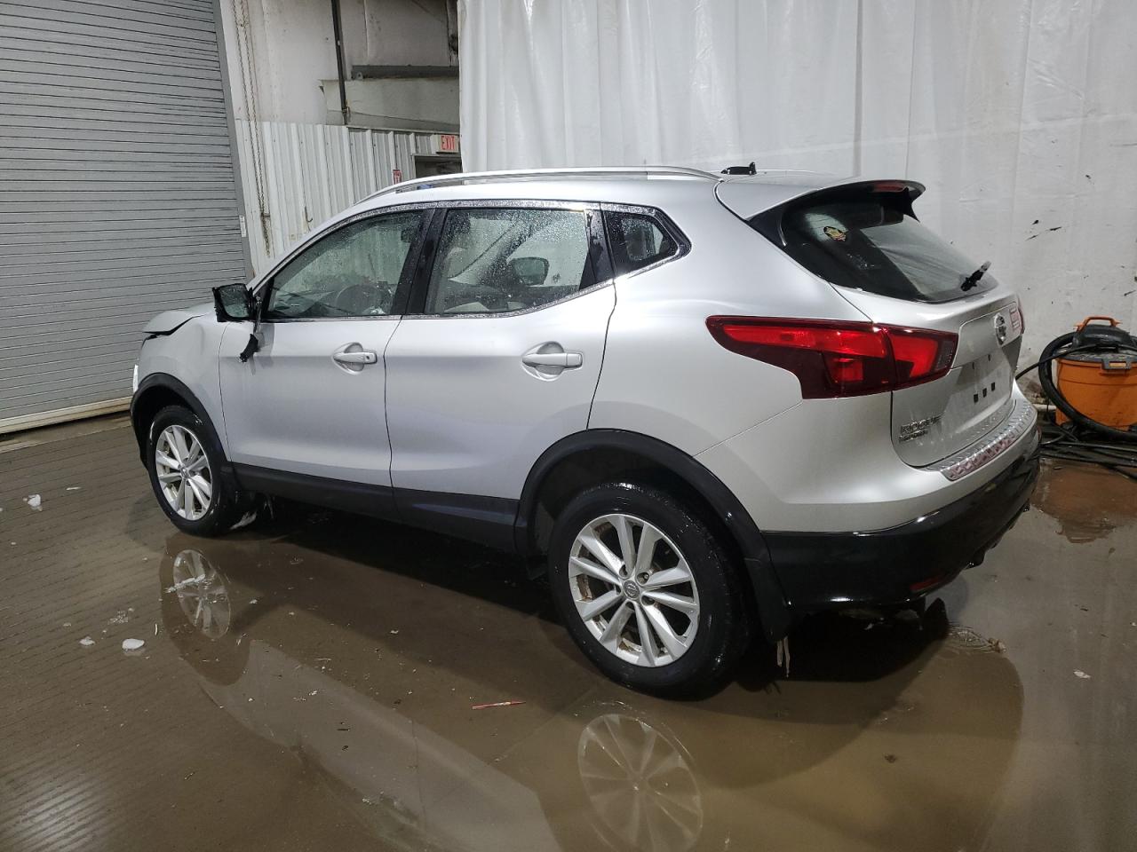 2018 Nissan Rogue - Image 2