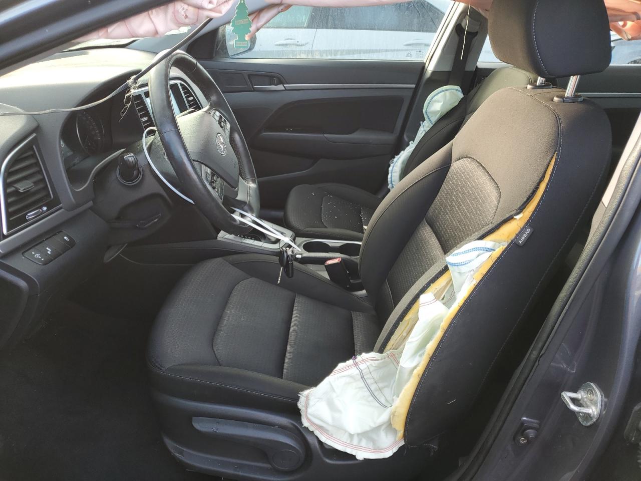 2017 Hyundai Elantra - Image 7