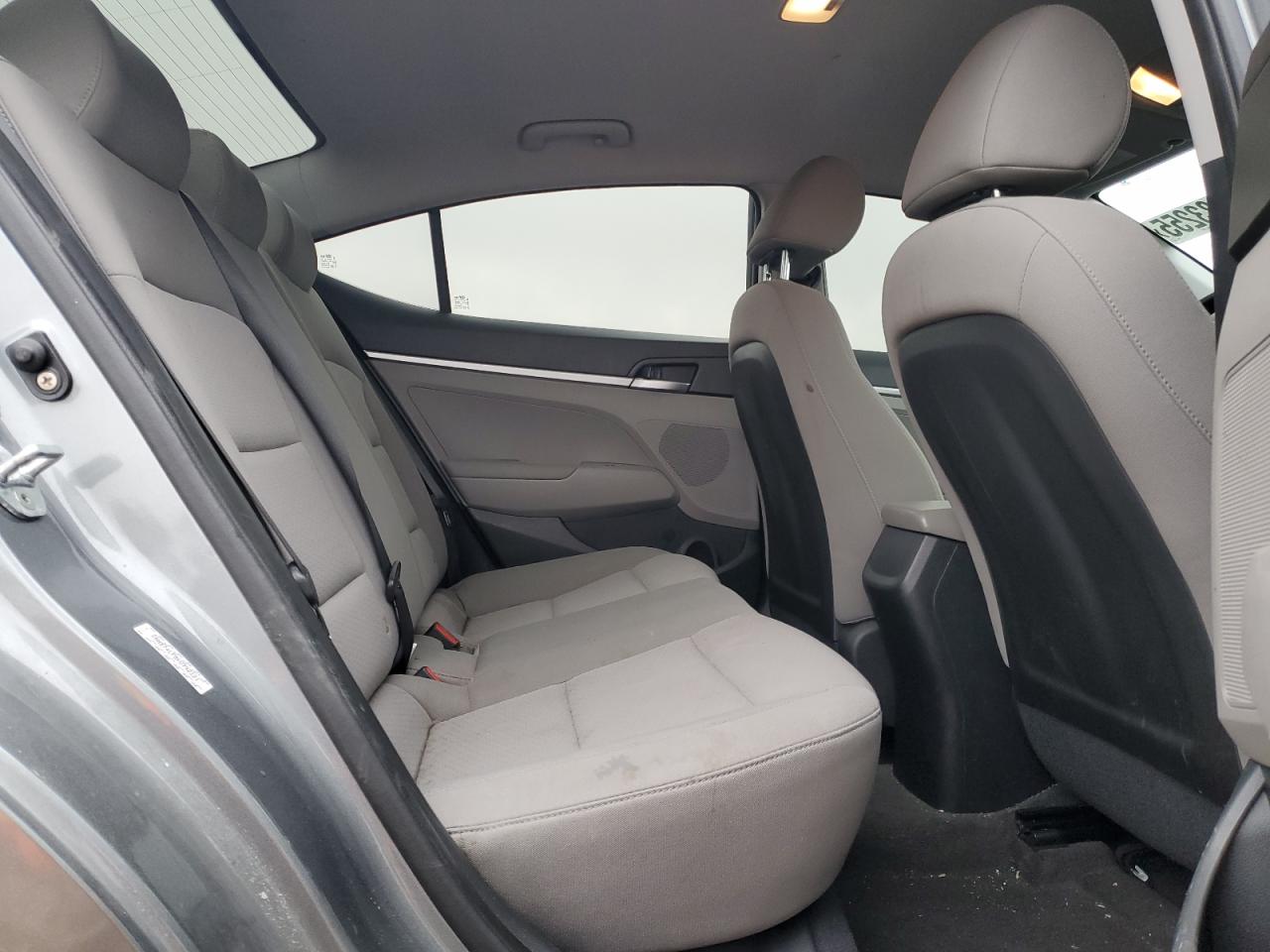 2019 Hyundai Elantra - Image 10