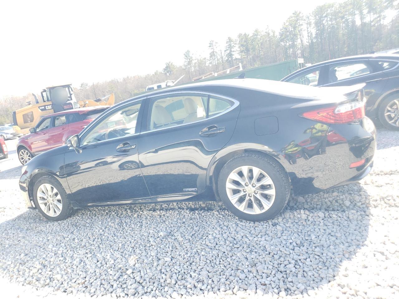 2013 Lexus ES - Image 2