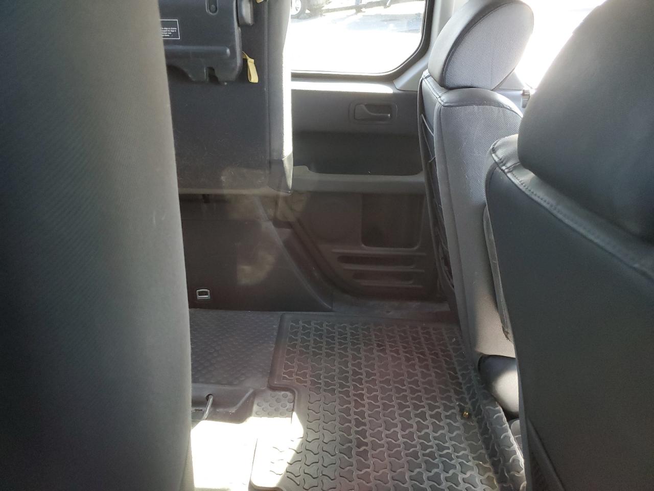 2006 Honda Element - Image 11