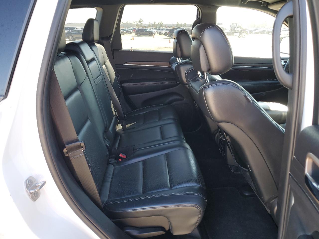 2016 Jeep Grand Cherokee - Image 11