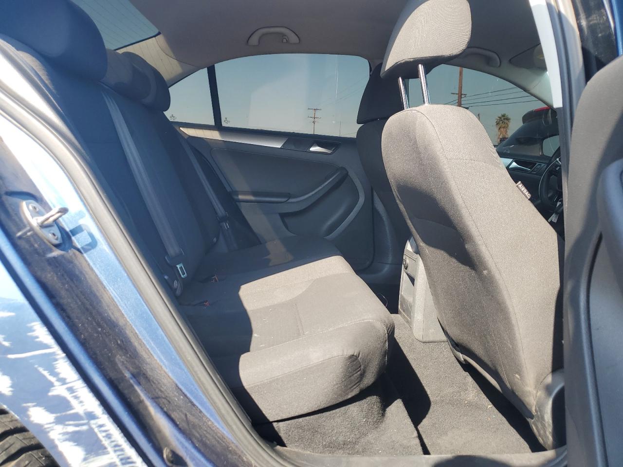 2015 Volkswagen Jetta - Image 10