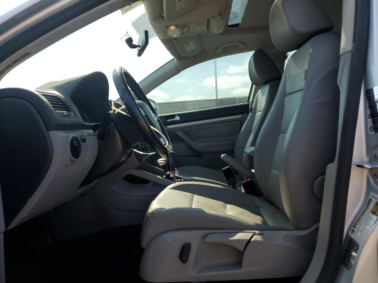 2009 Volkswagen Jetta - Image 7