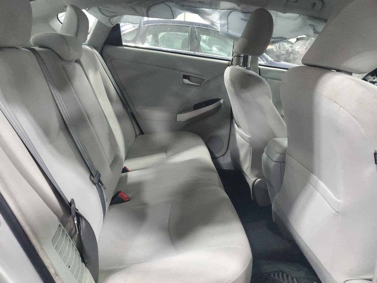 2014 Toyota Prius - Image 11