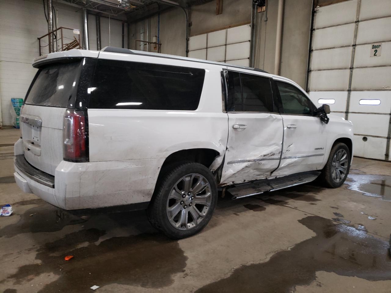 2016 GMC Yukon - Image 3