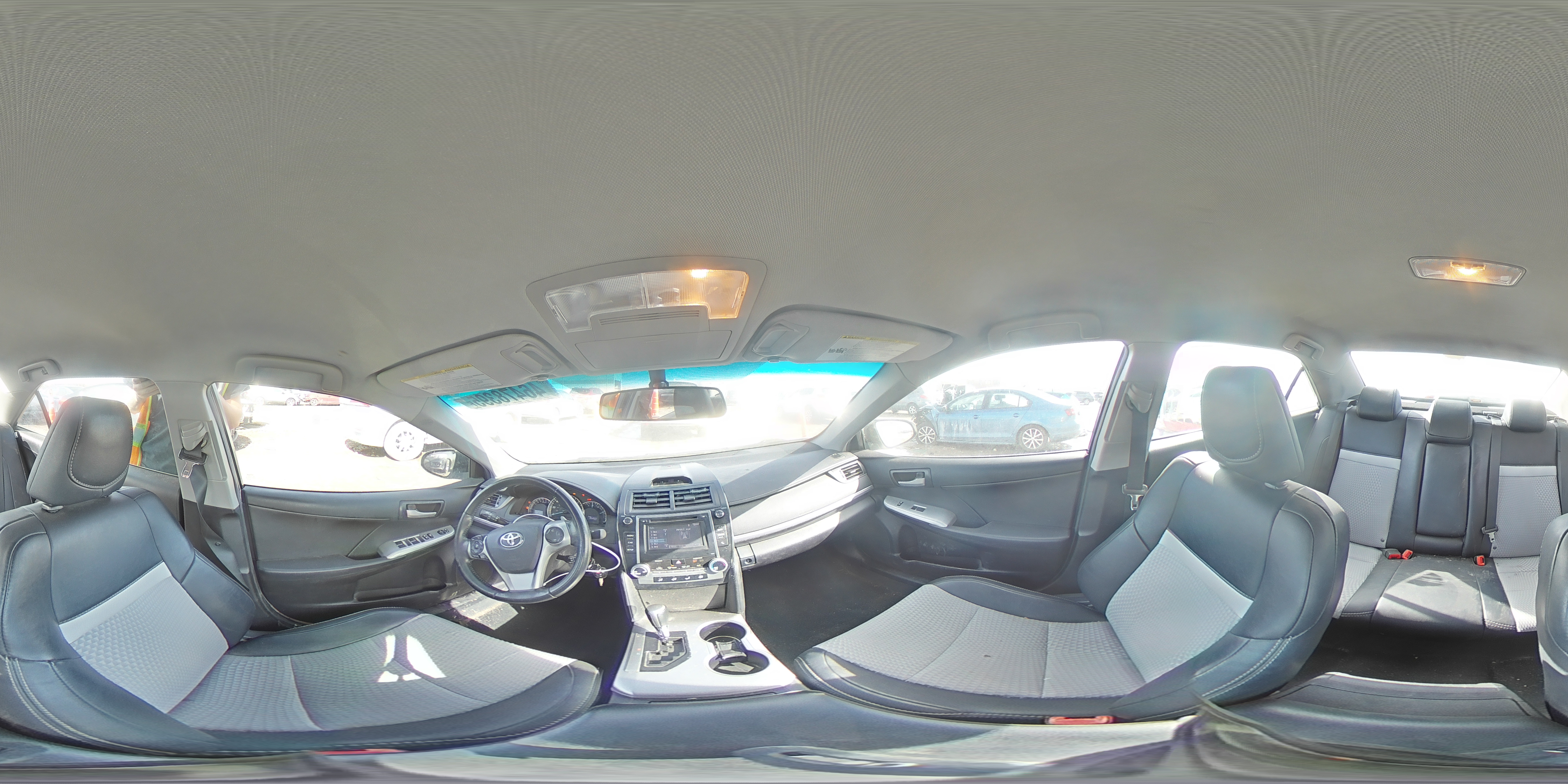 2014 Toyota Camry - Image 12