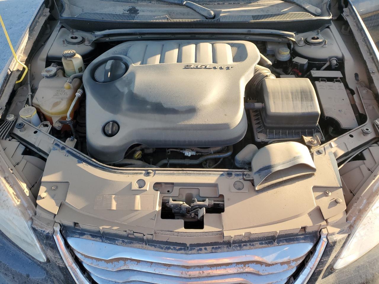 2011 Chrysler 200 - Image 12