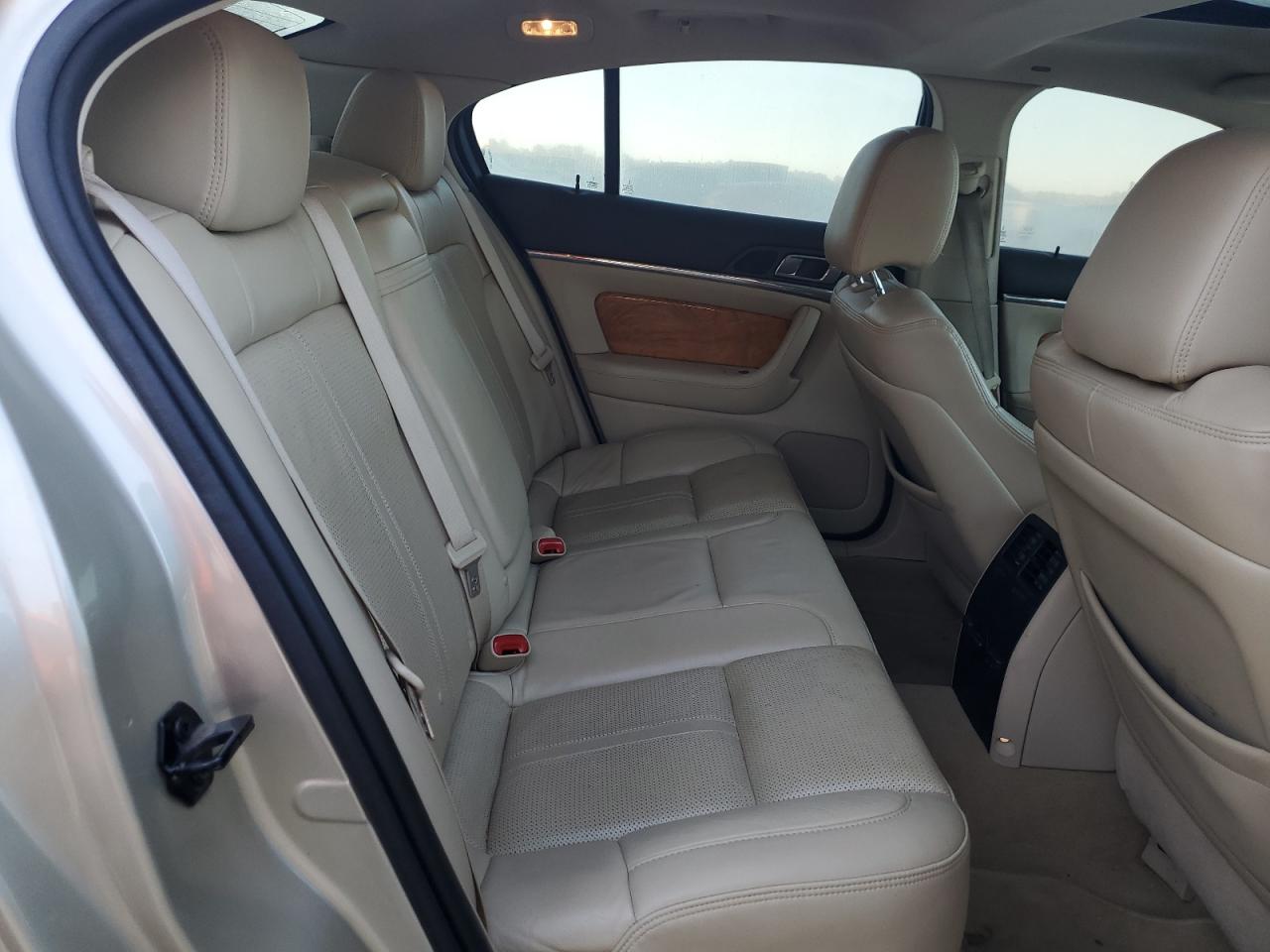 2011 Lincoln MKS - Image 10