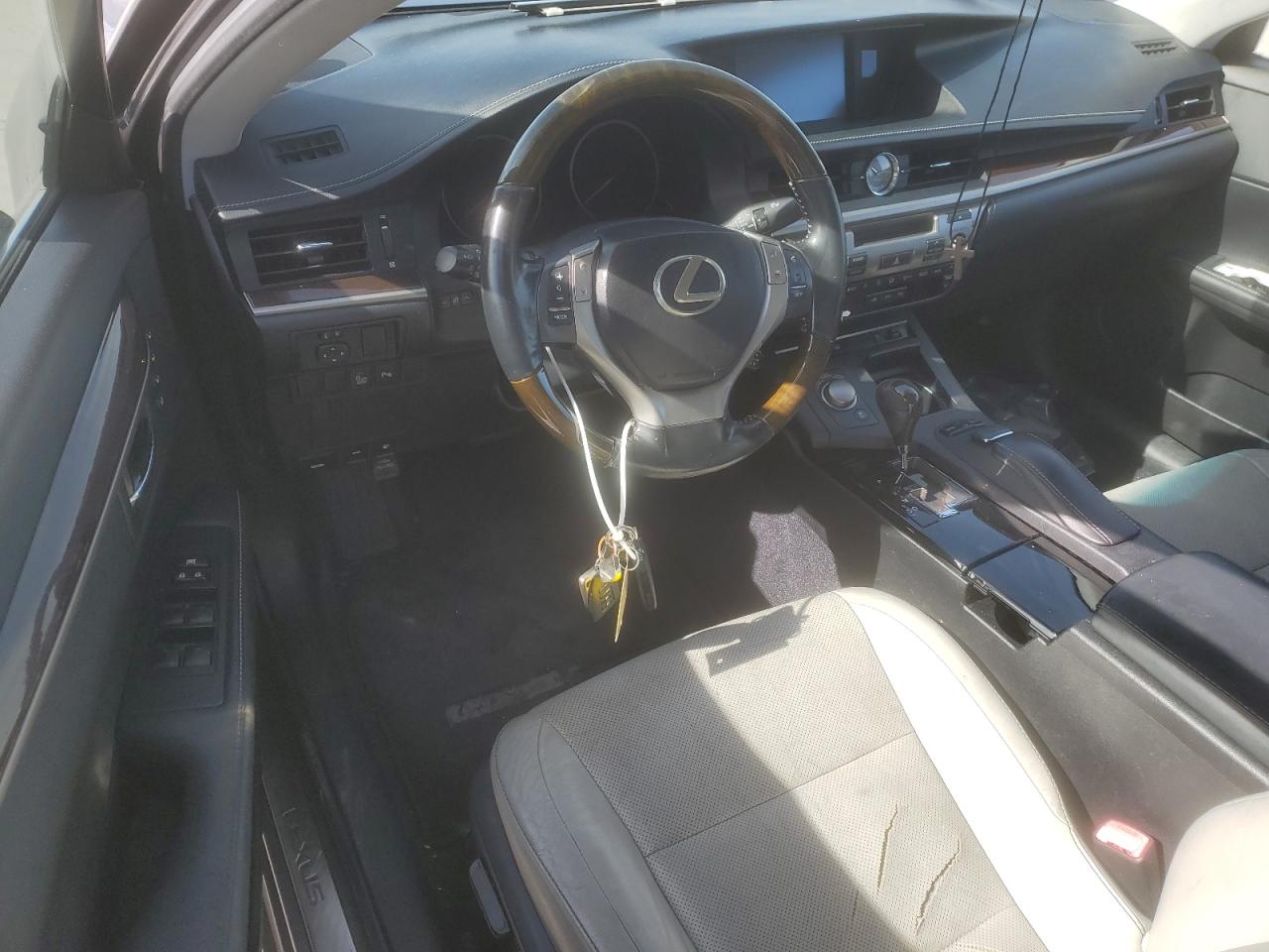 2014 Lexus ES - Image 8