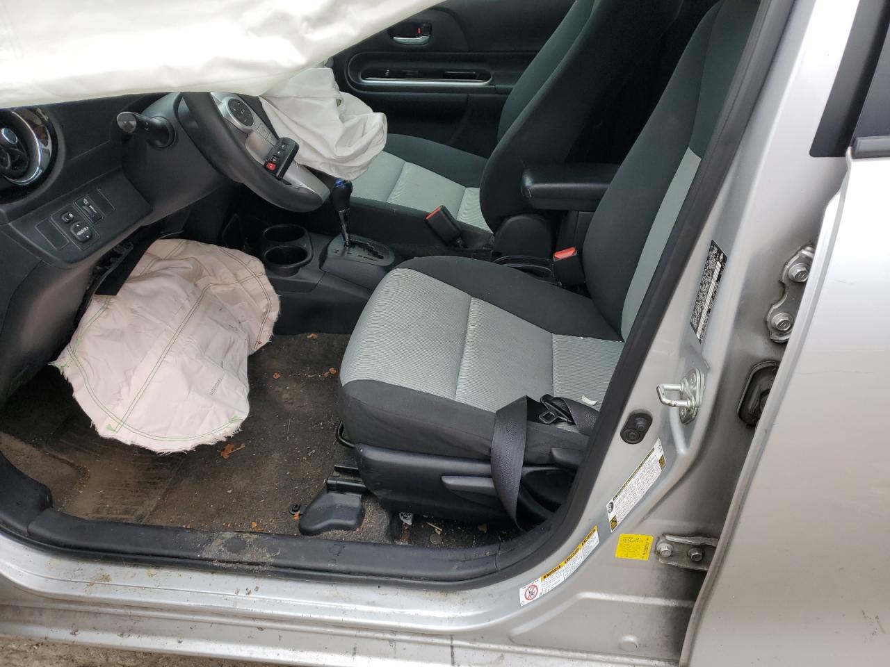 2015 Toyota Prius - Image 7