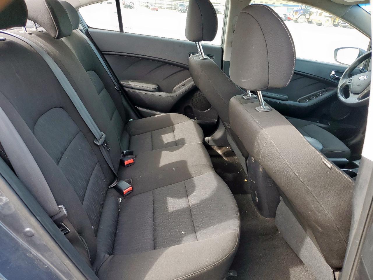 2016 Kia Forte - Image 10