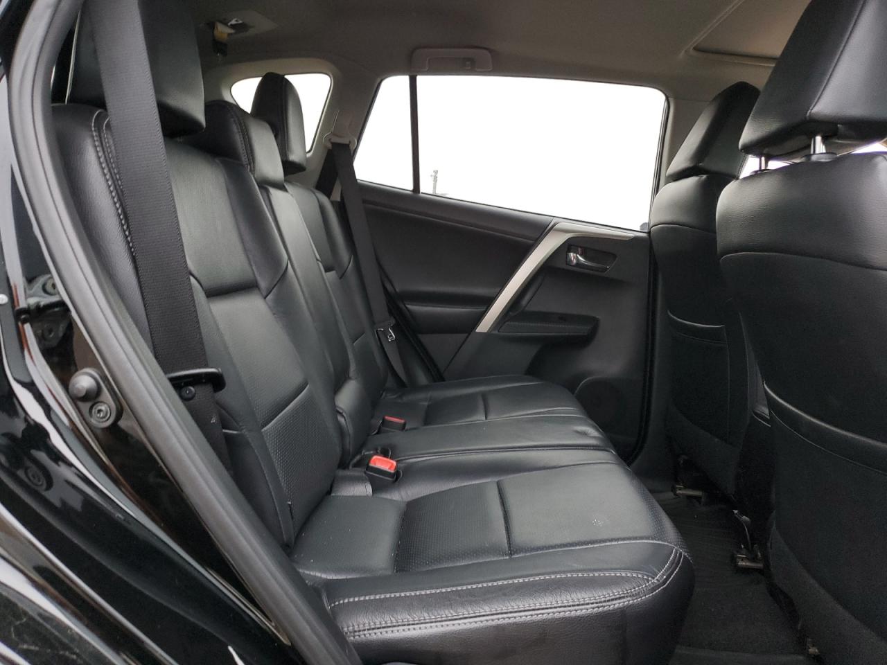 2015 Toyota RAV 4 - Image 11