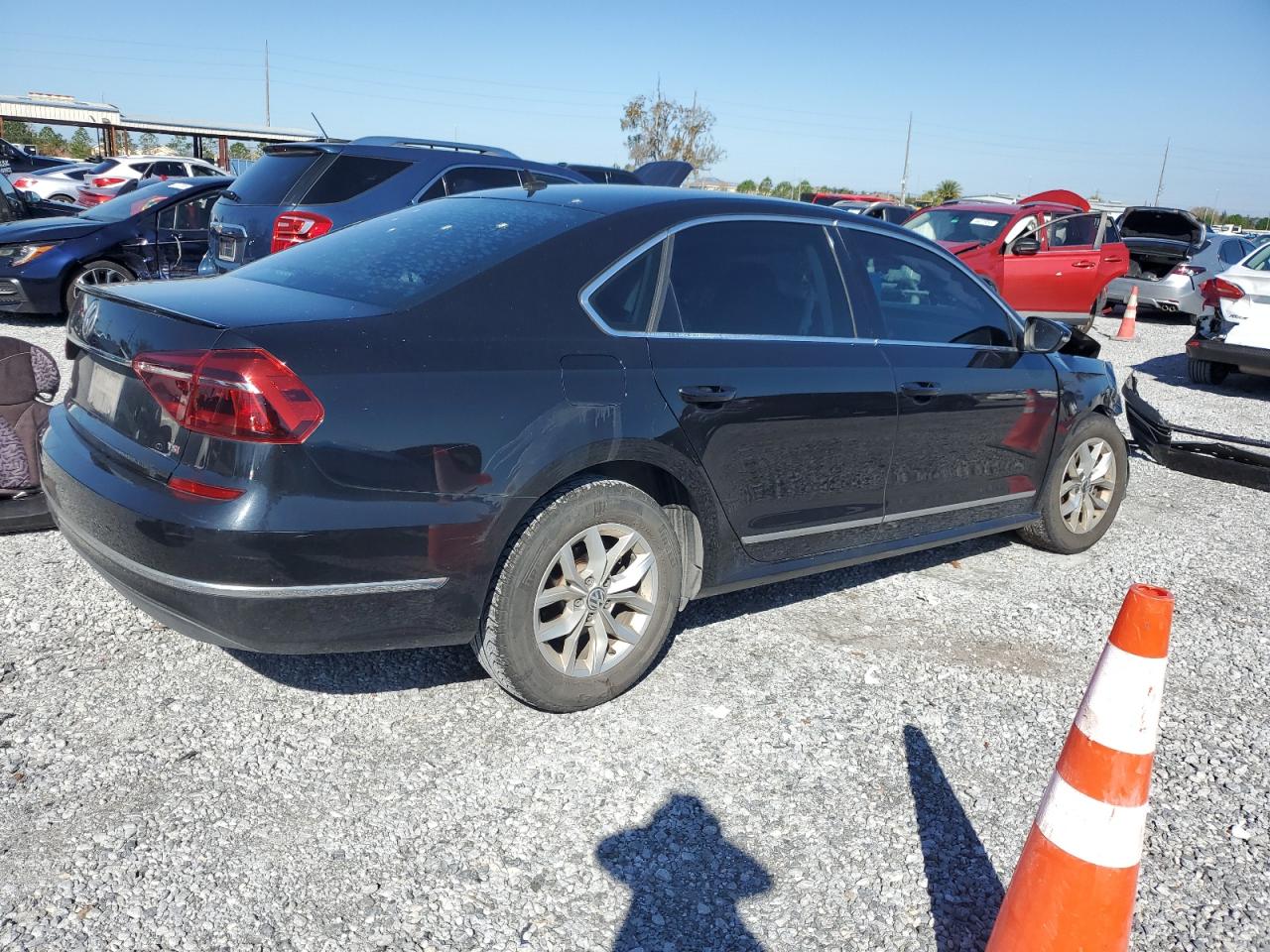 2017 Volkswagen Passat - Image 3
