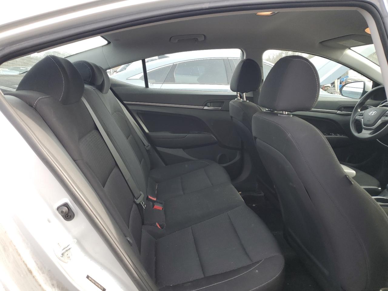 2018 Hyundai Elantra - Image 10