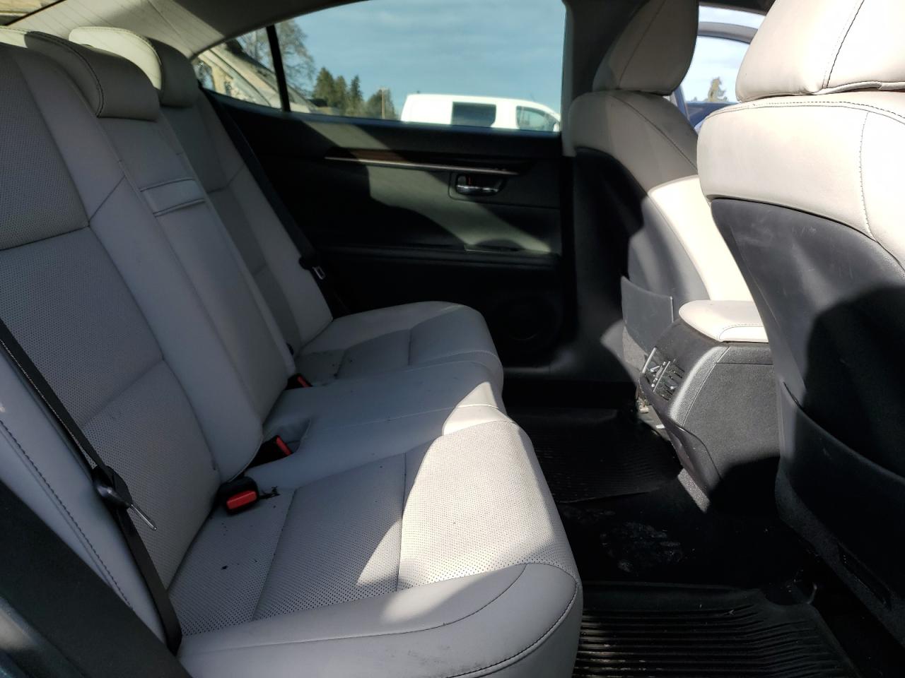 2016 Lexus ES - Image 10