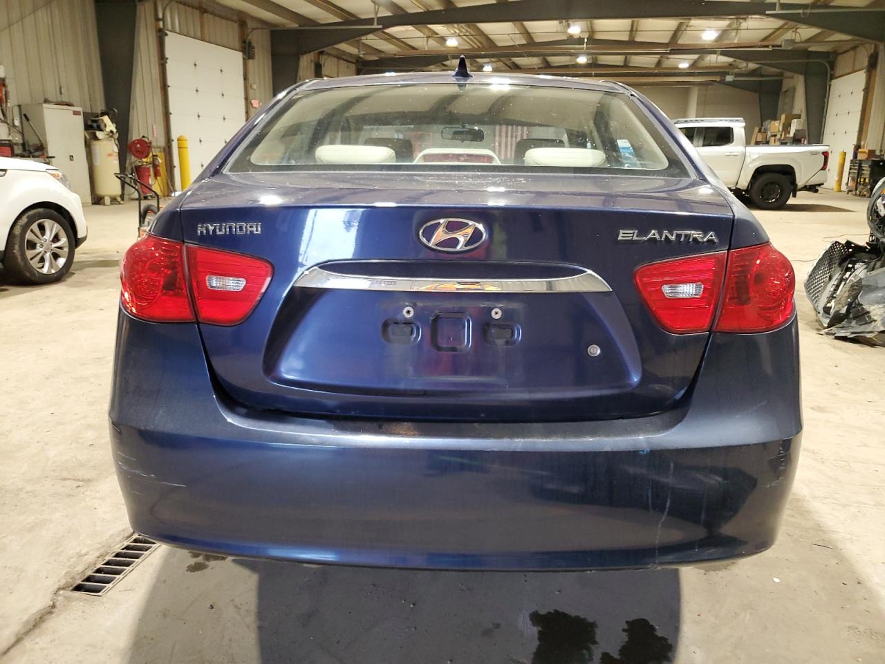 2010 Hyundai Elantra - Image 6
