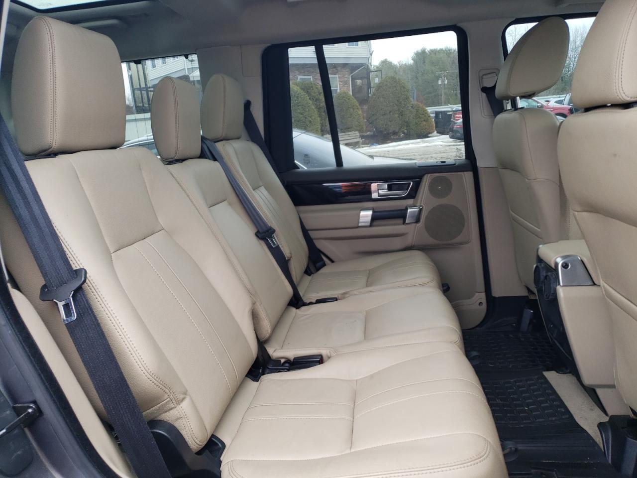 2016 Land Rover LR4 - Image 11