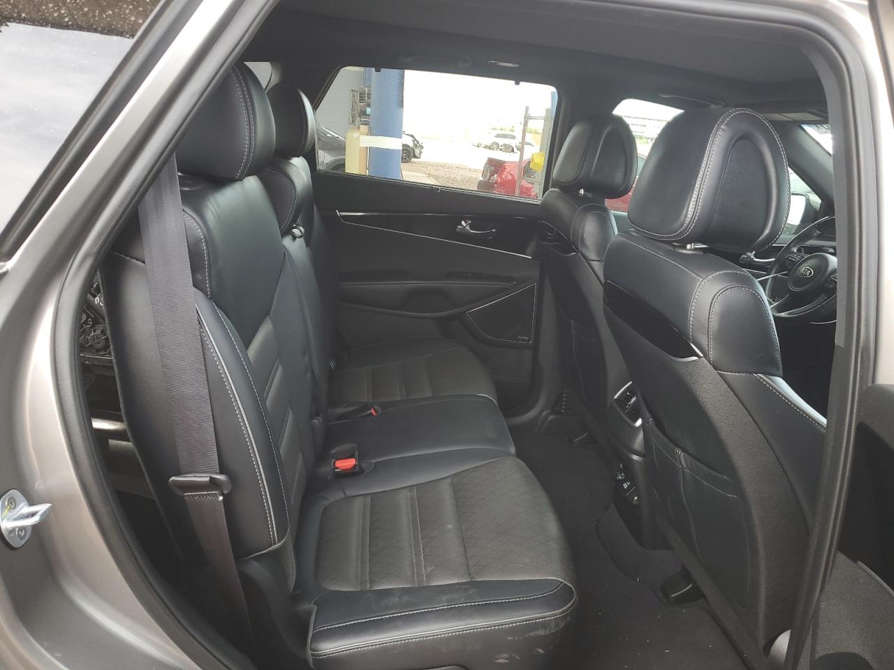 2016 Kia Sorento - Image 10