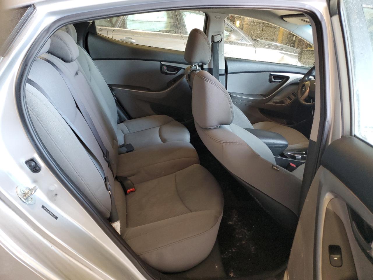 2013 Hyundai Elantra - Image 10