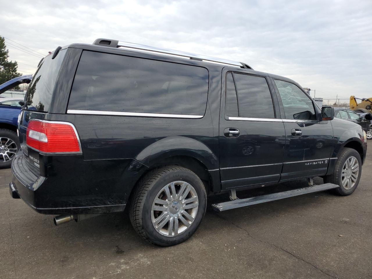 2010 Lincoln Navigator - Image 3