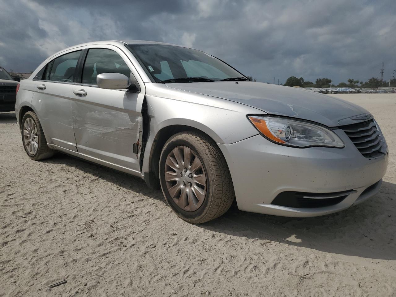 2012 Chrysler 200 - Image 4