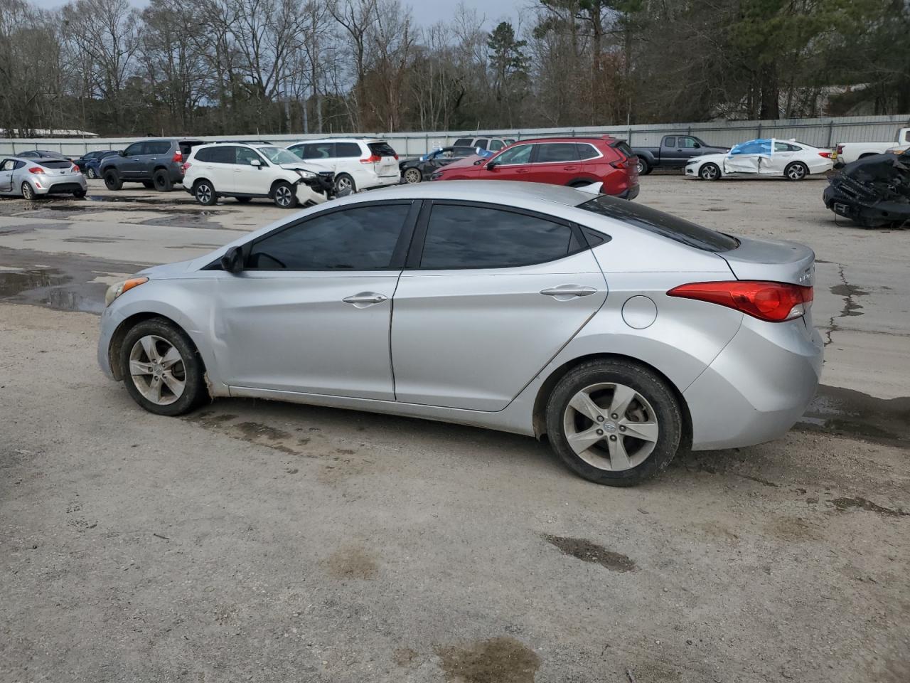 2012 Hyundai Elantra - Image 2