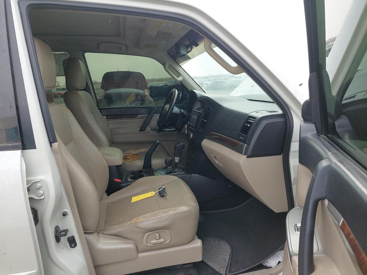 JMYLYV97WDJ063592 - 2013 Mitsubishi Pajero - #46758115