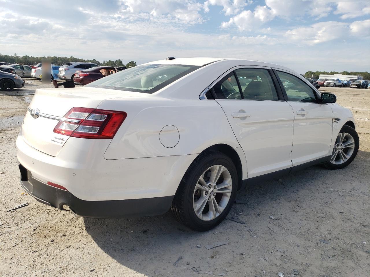 2016 Ford Taurus - Image 3
