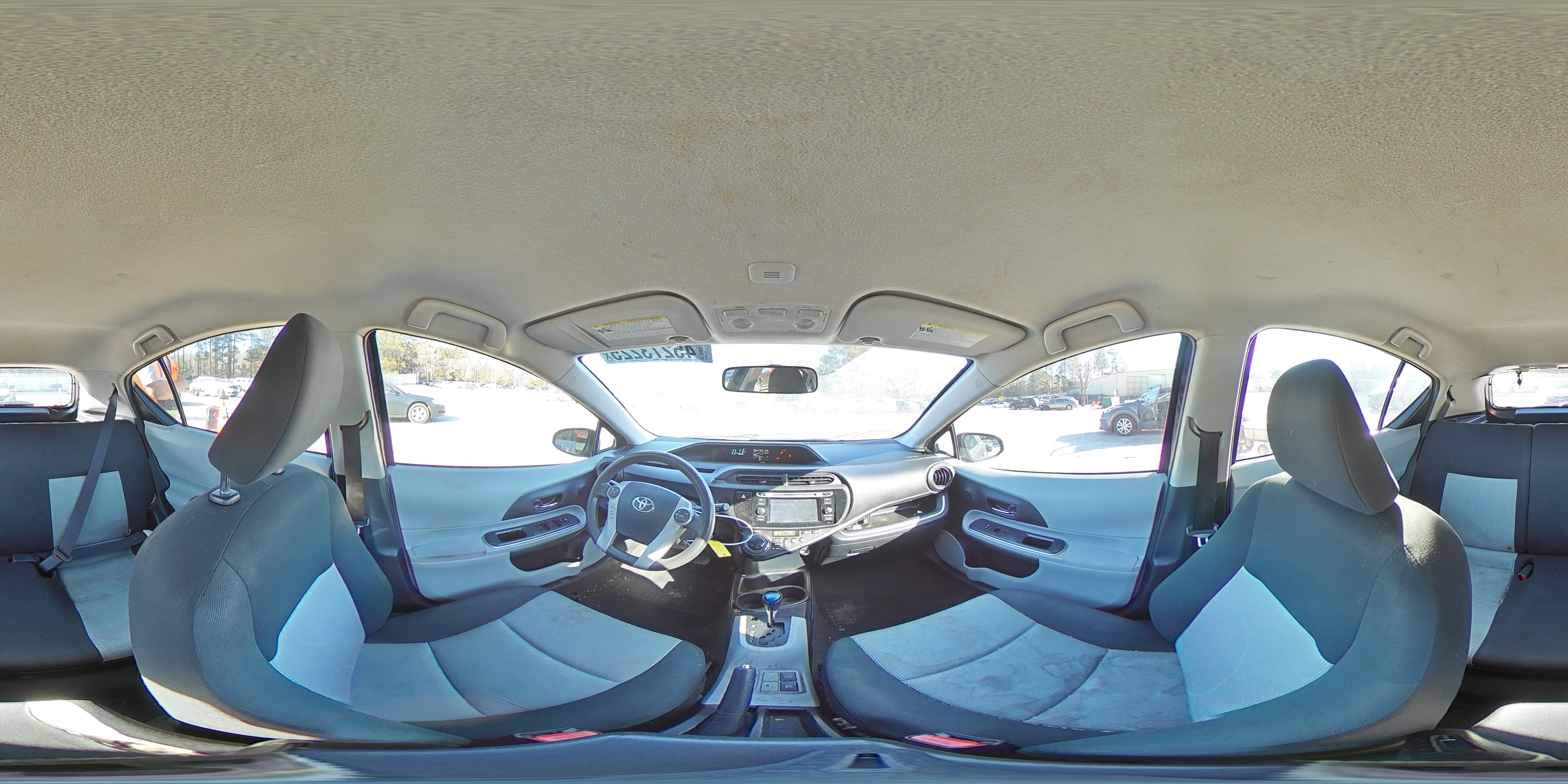 2014 Toyota Prius - Image 12