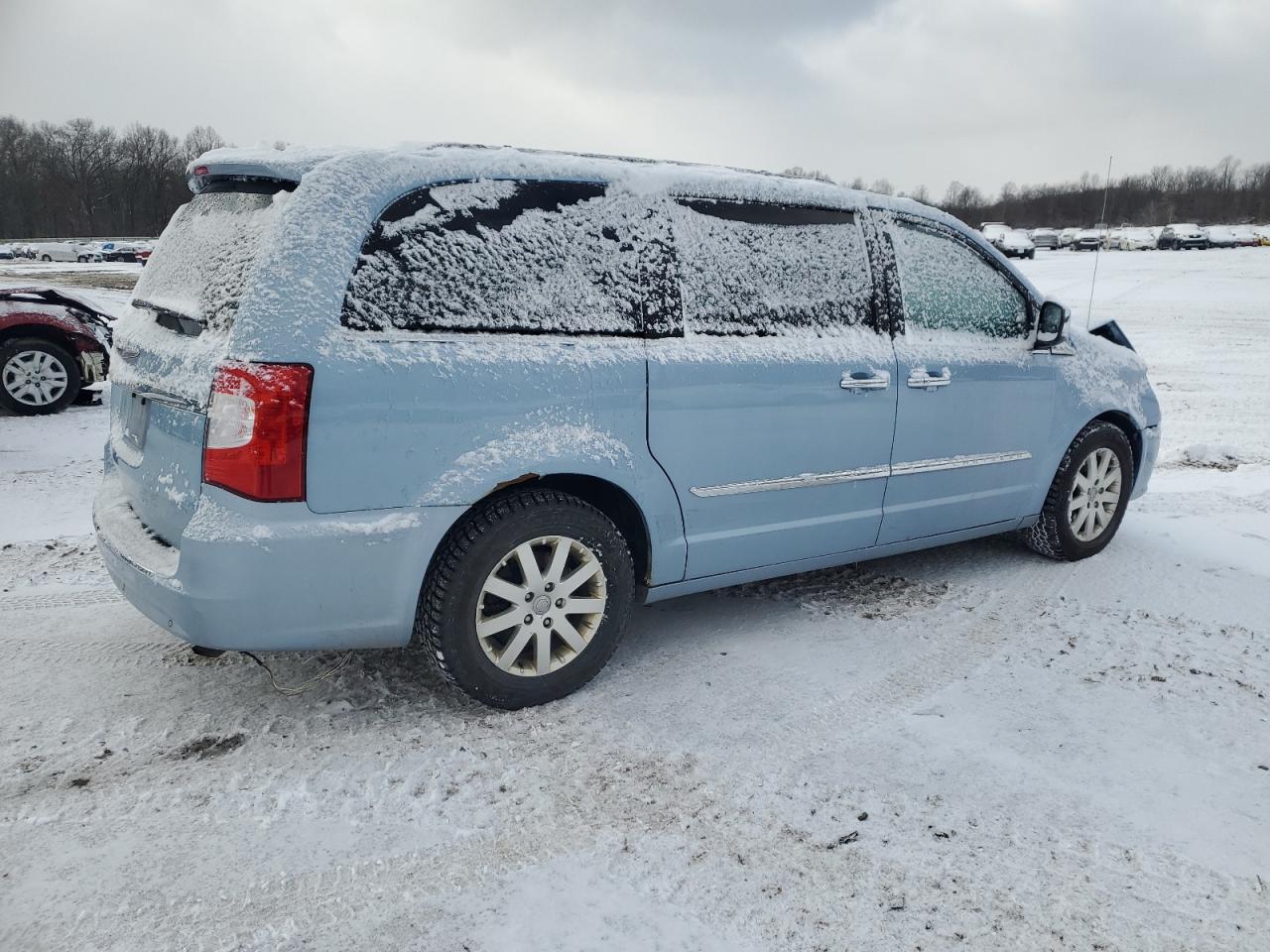 2013 Chrysler Town & Country - Image 3