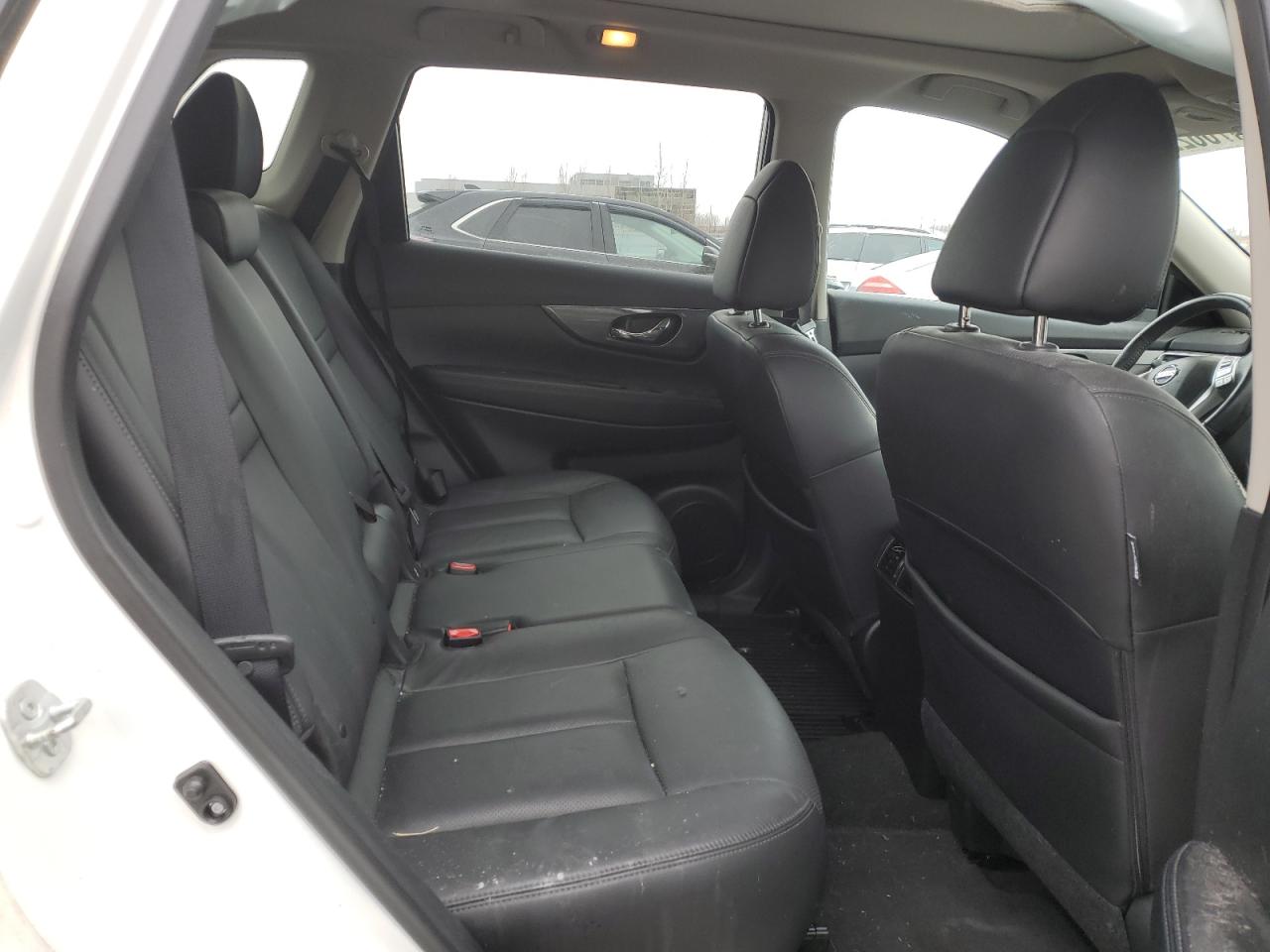 2015 Nissan Rogue - Image 11