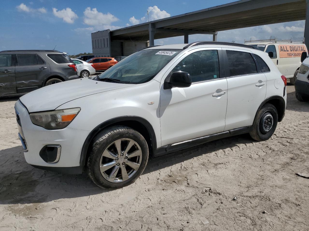 2013 Mitsubishi Outlander - Image 1