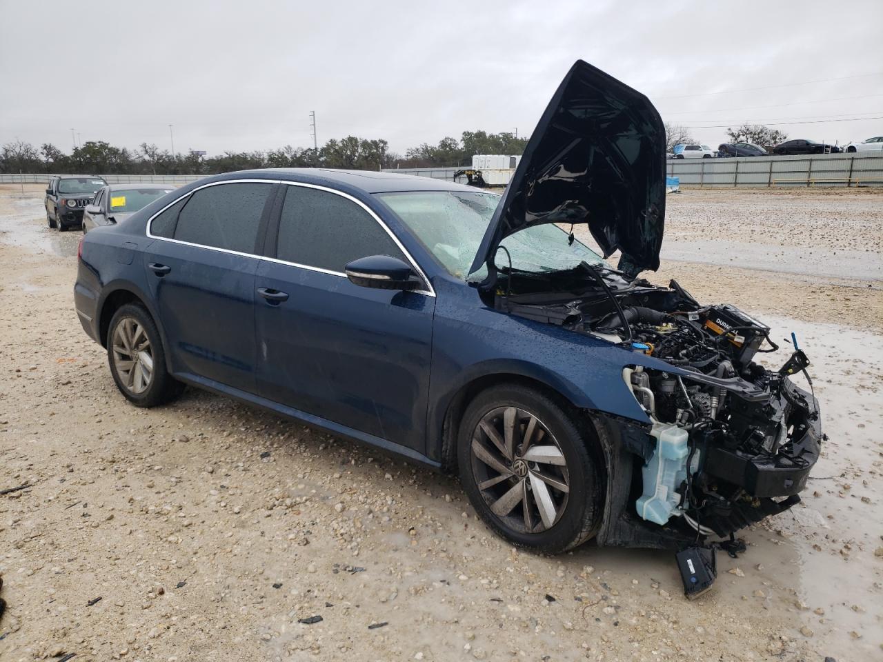 2018 Volkswagen Passat - Image 4