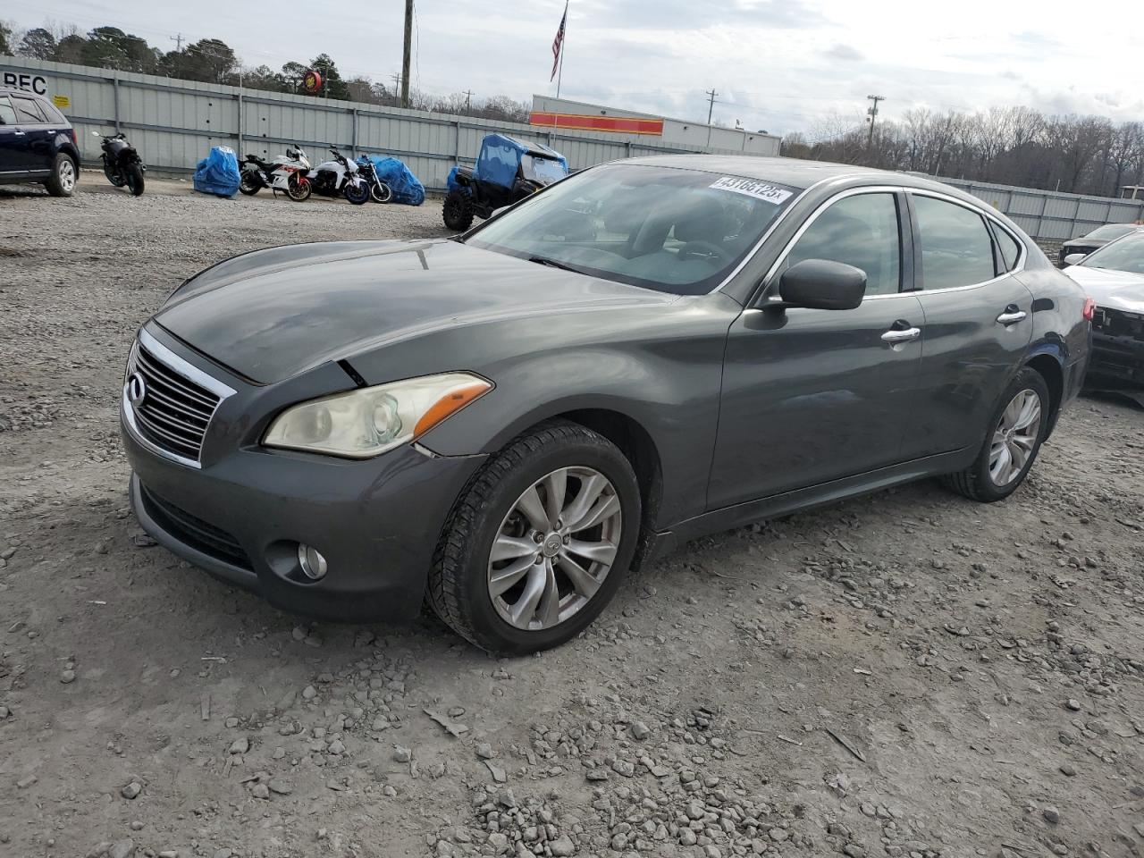 2011 Infiniti M - Image 1