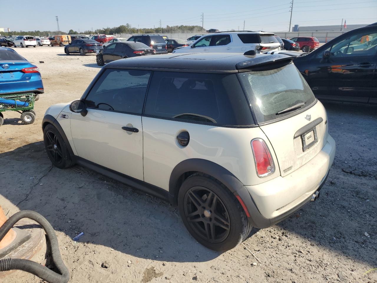 2006 MINI Cooper - Image 2