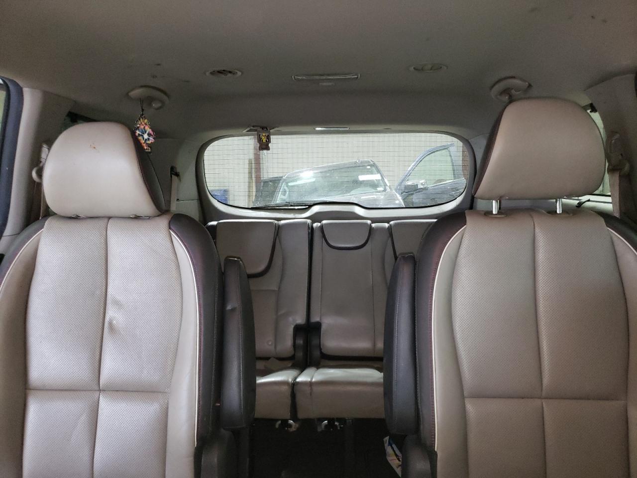 2017 Kia Sedona - Image 10