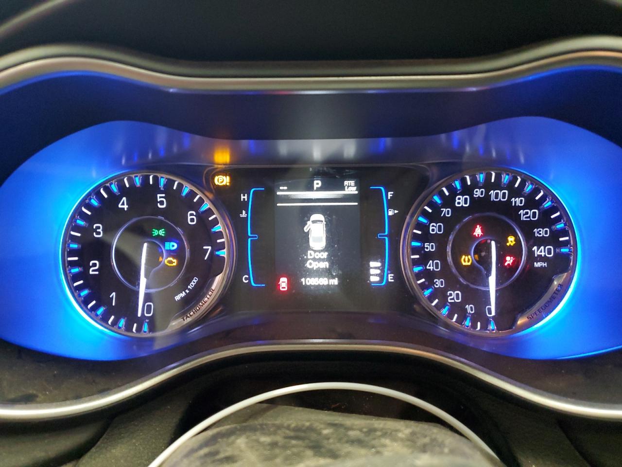 2015 Chrysler 200 - Image 9